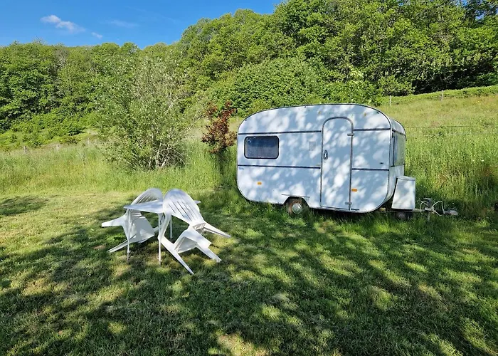 Camping La Foret Du Morvan Vintage Caravan